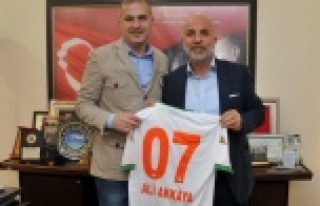 Akkaya’ya Alanyaspor forması