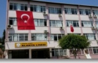Alanya Lisesi'nin yasağı tüm Türkiye'yi...
