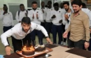 Galibiyet sonrası doğum günü kutlaması