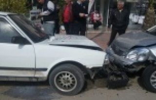 Kontrolden çıktı 4 araca birden çarptı