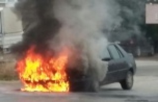 Otomobil seyir halinde alev aldı