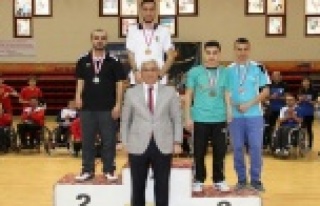 Özel sporcular ödüllendirildi