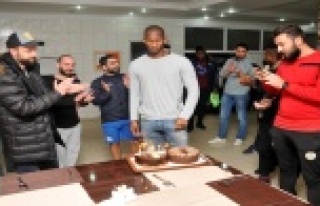 Plet'e sürpriz kutlama