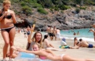 Rus turistler para harcamaya başladı