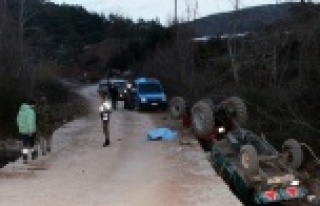 Traktörle bariyer arasında sıkışıp can verdi