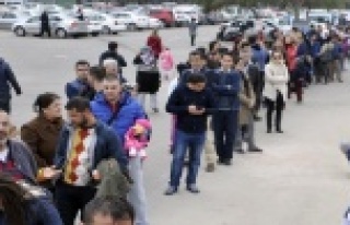 Vatandaş teleferik kuyruğunda