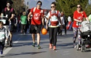 8 bin kişi ter döktü