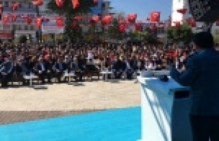 AK Parti bir doğuda bir batıda