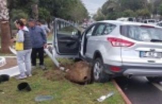 Alanya’da 2 otomobil çarpıştı: 3 yaralı var