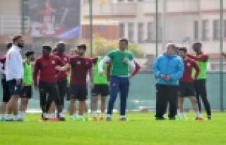 Alanyaspor Başakşehir'e bileniyor