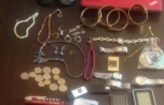 Aranan hırsız yol kontrolüne takıldı