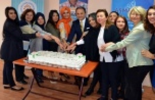 Asmek'te pastalı kutlama