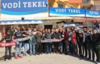 Beşiktaşlılar yağmalanan marketi ziyaret ettiler