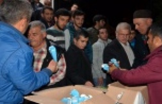 Büyükşehir Kandil Lokumu dağıttı