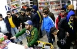 Fenerbahçeli taraftarlar Alanya dönüşü market...