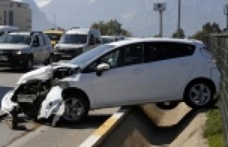 Kontrolü kaybetti refüje çıktı