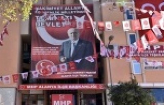 MHP Alanya'yı afişlerle donattı