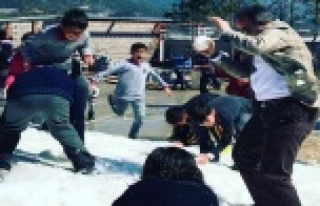 Nurettin Uludağ'a kar topu saldırısı