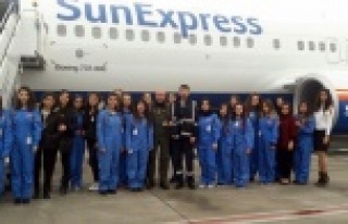 Öğrencilere uçak gezisi