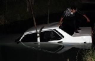 Otomobil su kanalına uçtu