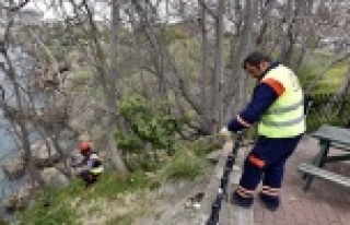 Temizlik ekipleri iş başında