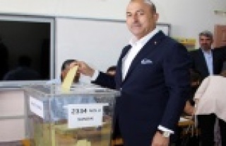 Bakan Çavuşoğlu baba ocağında oyunu kullandı