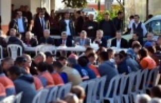 Başkan Uysal'dan işçilerle kahvaltı