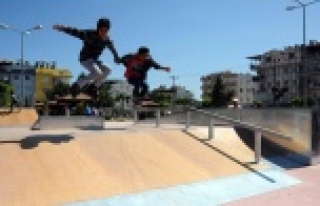 Çocuk parkları yenileniyor