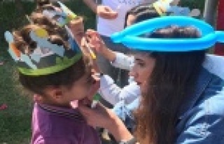 Çocuklarla çocuk oldular