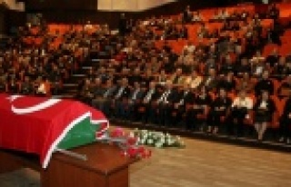 Dekan Pekmezci son yolculuğuna uğurlandı