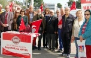 'Hayır' masasına ziyaretçi akını