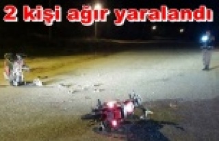 İki motosiklet kafa kafaya çarpıştı