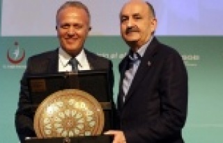 "Özel sektör korkularıyla değil, özgüveni...