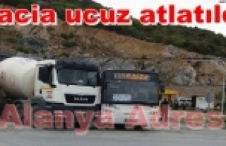 Şok! Alanya Halk Otobüsü kaza yaptı