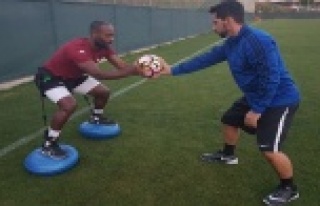 Vagner Love özel fizyoterapistle çalışıyor