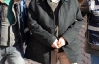 Alanya'da 3 öğretmen FETÖ'den gözaltında