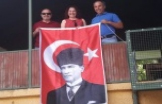 Alanya'daki Tarihi Köprü’de bayrak yenilendi