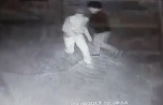 Alarma rağmen 20 saniyede bin TL çaldılar