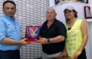 Ali Boz'a teşekkür plaketi