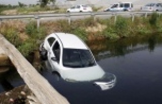 Aracı kanala düştü, bırakıp kayıplara karıştı