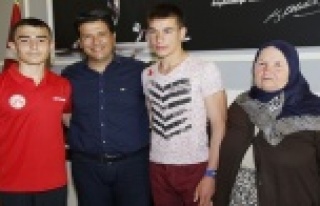 Başkan Genç, pehlivanları ödüllendirdi