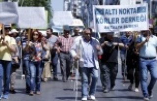 Engelliler yürüyüş yaptı