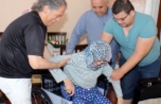 İlk iftarı en yaşlı üye ile yaptı