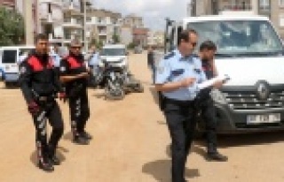 Kamyonetle çarpışan iki polis yaralandı