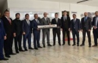 Kılavuz'a Alanya'dan kılıç gönderdiler