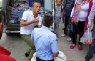 Mahallelinin baskısı seyyar satıcıyı zabıtadan...