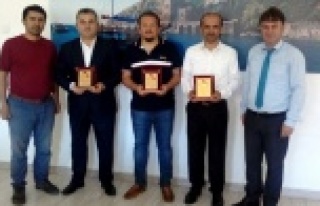 Milli Eğitim'den 3 isme teşekkür plaketi