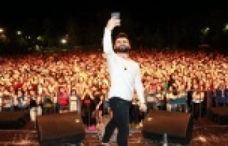 Öğrenciler Emre Kaya ile coştu