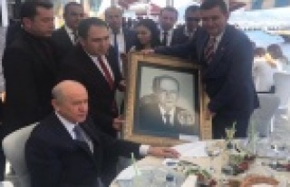 Türkdoğan'dan Bahçeli'ye hediye