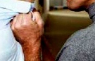 Ablasını hastanelik etti